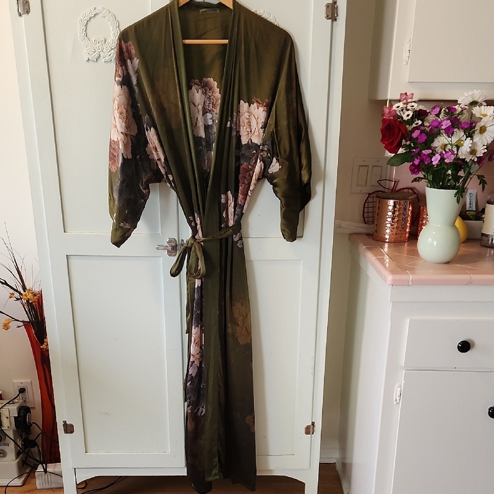 100% Silk Kim & Ono Floral Green Women's Robe